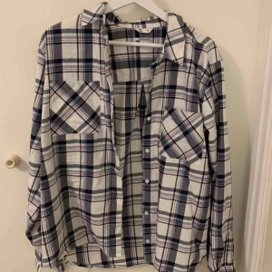  - En oversized skjorta från Cubus, har ej använts fri frakt