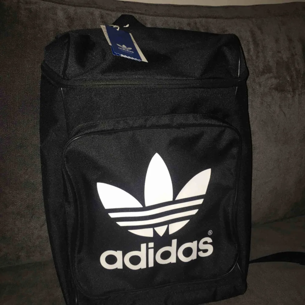 Adidas Classic backpack. Oanvänd med prislapp!  Nypris: 350kr. Väskor.