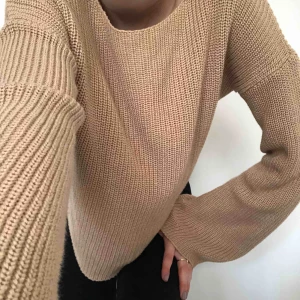 Nakd - Fin ljusbrun stickad tröja ifrån NAKD i storlek S, aldrig använd! Kan mötas upp i Sthlm eller frakta 🥰