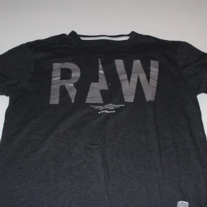 G-star T-shirt - En grå G-stat t-djuret i ett bra tunt tyg.