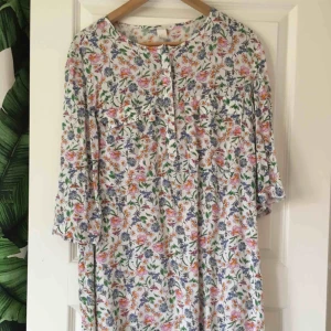  - Sval och skön klänning ifrån hm! Sött mönster och skön på! 