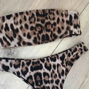  - Trendig leopard bikini från na-kd! Gögmidjade trosor och bandeau topp☁️⚡️🐆