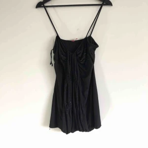  - Svart blus ✔️ kan mötas upp i Jönköping annars står köparen för frakten