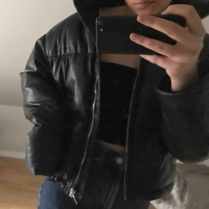  - skit cool ”skinn” jacka från bersha