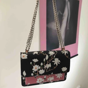  - Väska från mango