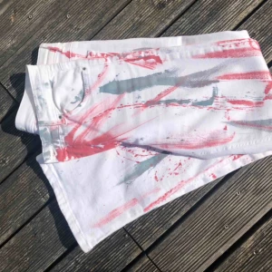  - Coola byxor från Dagmar köpta på Vallgatan, modell bootleg o färgtrycket håller bra i tvätten, nästan aldrig använda, frakt 56kr