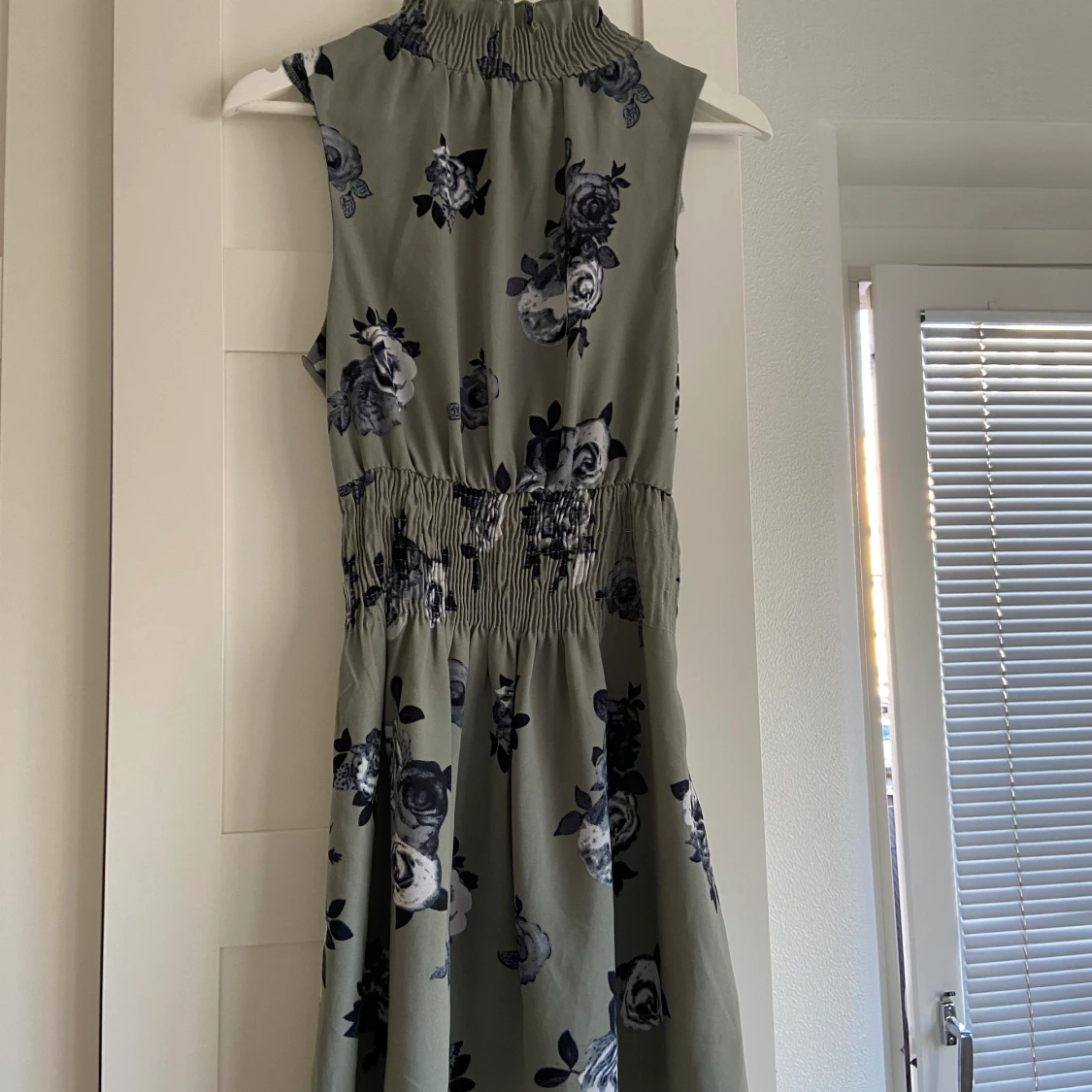 Grönblommig klänning från NAKD