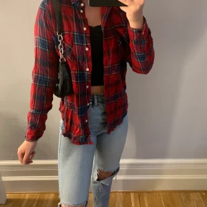 Rutig skjorta - Rutig skjorta från ginatricot, köpare står för frakt 