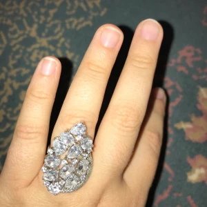 Silver ring  -  Äkta silver och stenarna på ringen är äkta Swarovskie stenar