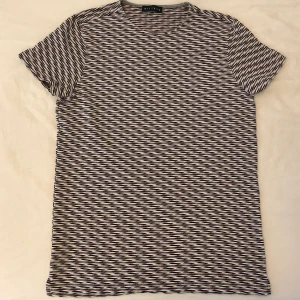 Vistula T-Shirt - T-shirt från Vistula, knappt använd