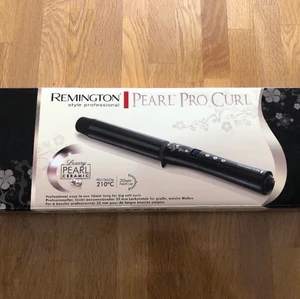 Locktång Remington - En stor 32mm tång som ger fina, stora & mjuka lockar. Klar för anv. på 30 sek! Endast öppnad och aldrig använd då jag fick en annan istället. Säljer den för halva priset jag köpte den för så passa på!! Fler bilder eller info kan skickas om önskas!! 🦋💕