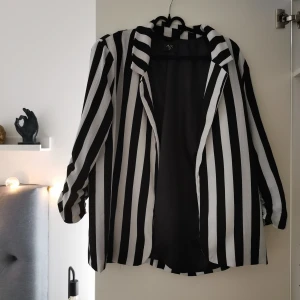 Oversized kavaj/blazer - Från NA-KD. Använd 1 gång. Storlek M 