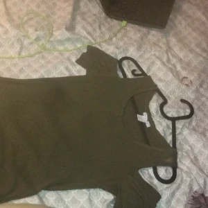 off shoulder tröja - passar xs och s Från amisu köparen står för frakt