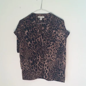  - Kortärmad skjorta från Forever 21.