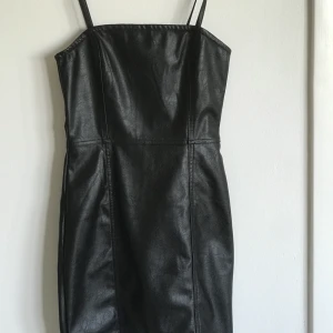 Läderklänning  - Storlek 34. Nyskick! 
