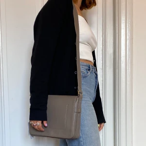 Väska från WERA  - Väska från WERA i läder, aldrig använd, prislapp sitter kvar. 999kr ordpris. 