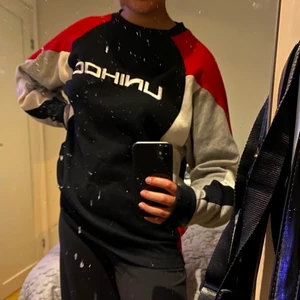 College tröja - Snygg tjocktröja. Från secondhand. Bra kvalite.