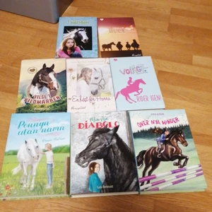 Massa hästböcker  - 10kr +frakt 