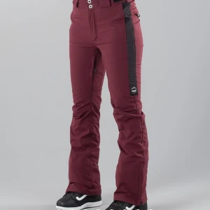 Snowboardbyxor - Säljer dessa vinröda snowbordbyxor/täckbyxor från ridestore. Använd en vinter men i väldigt bra skick! Otroligt snygga & sitter jättebra! Original pris 1 499kr men säljs för 500kr! Budgivningen om många är intresserade 💗✨