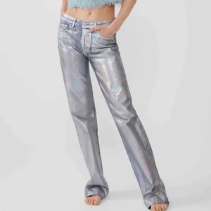 Silver jeans - Söker dom här jeansen i storlek 32-34!🥰 hör av er om ni säljer( kan också byta)
