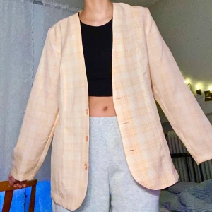 Rosa blazer  - Fin laxrosa blazer som inte har kommit till användning! Varan har inga defekter och är köpt second-hand. Läs mina villkor innan köp 🧚🏼💓