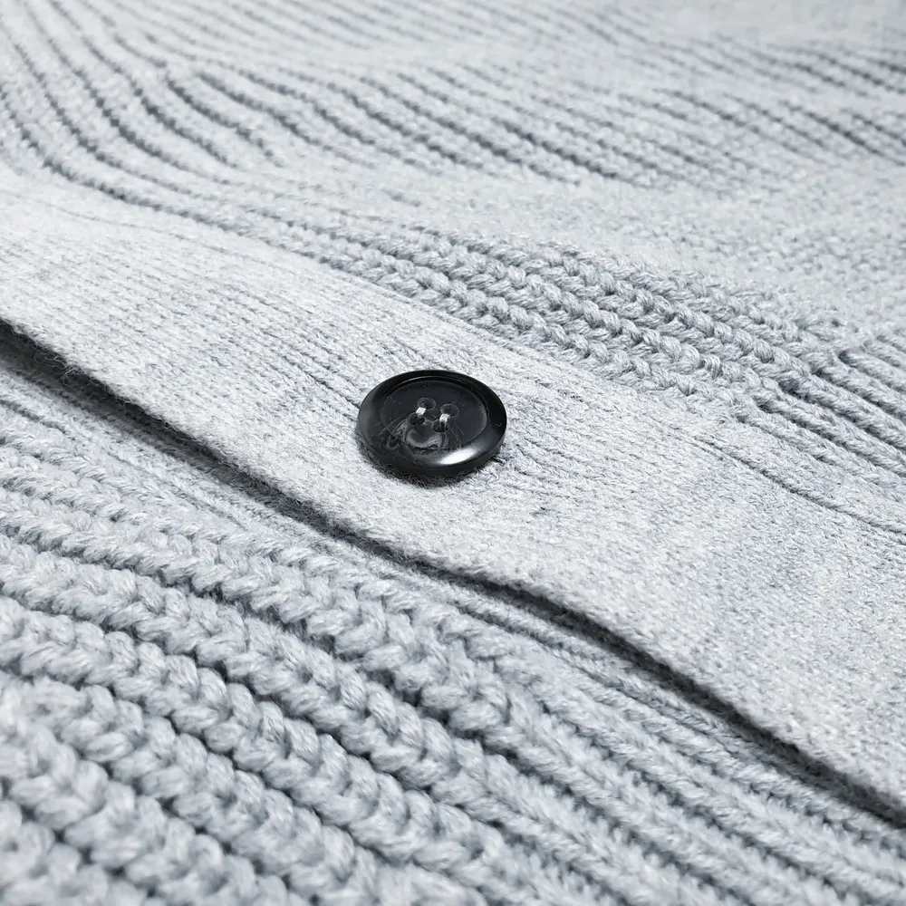Oversized grå stickad kofta från Urban Outfitters i storlek Medium. Perfekt till våren😎🌼. Tröjor & Koftor.