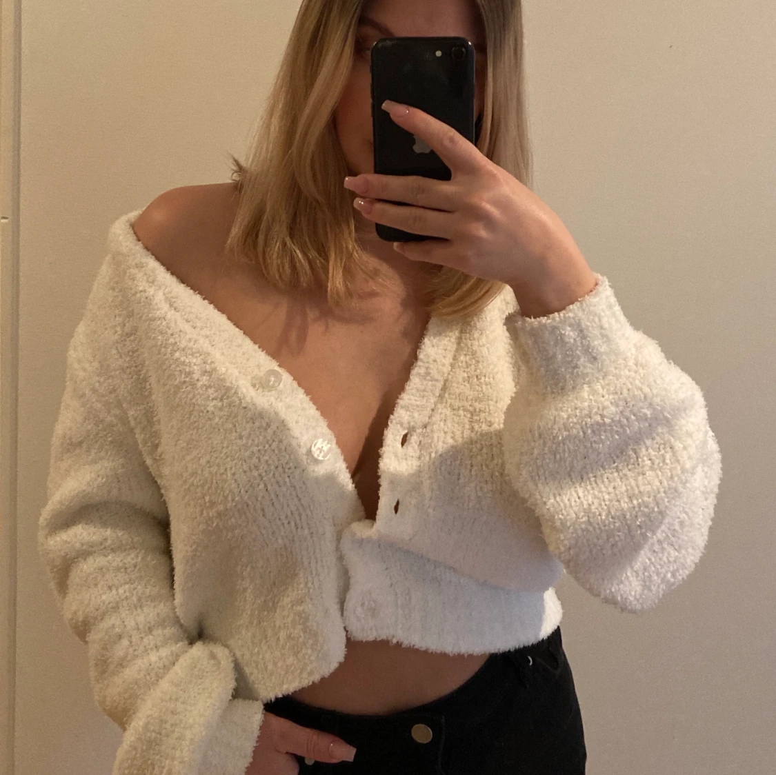 Fluffig vit kofta från Nelly  