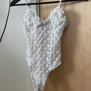 Spets body, xs - Vit spets body, aldrig använd bara testad, storlek xs