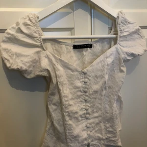 Chiquelle tröja  - Storlek 36 men mer en 34 skulle ja säga. Jättefint skick, frakt 45 kr