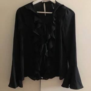 Blus - Säljer blus från forever21, använd fåtal gånger storlek S. Köpare står för frakt 🚚 