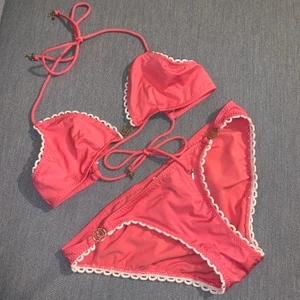 Juicy Couture Bikini - Säljer den här fina bikinin från juicy couture i storlek S☺️