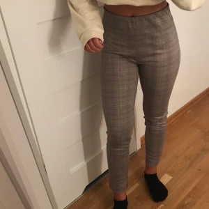 Byxor - Skitsnygga byxor från Zara i XS, men sitter som S 💘💘💘💘💘 oanvända!!