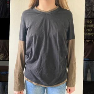 Långärmad tshirt  - Svart och grön långärmad, v-ringad tshirt!