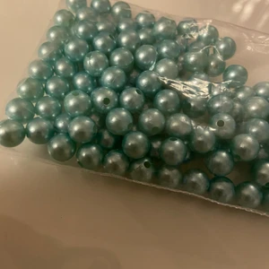 Blåa ”vaxade” pärlor - 30st för 15kr + frakt - perfekt till smycken och ringar