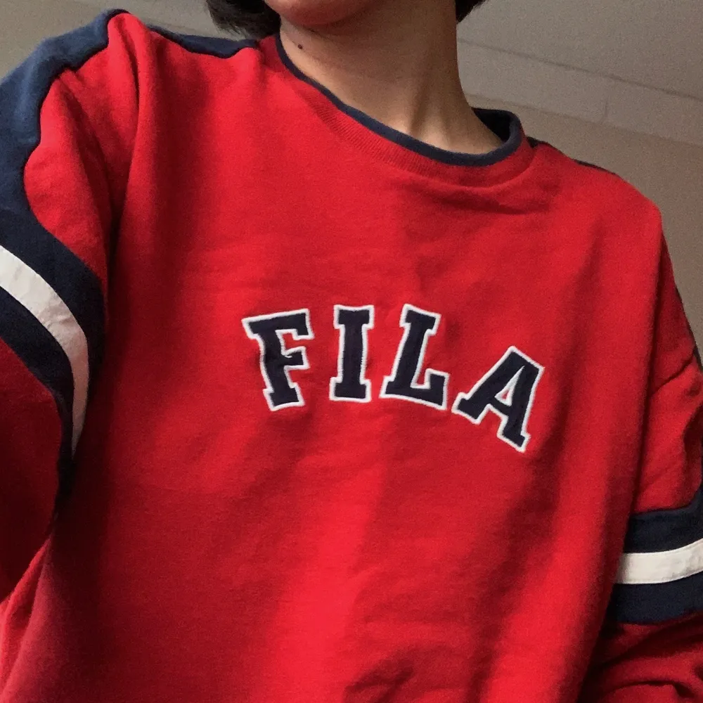 Cool vintage filla tröja❤️ kommentera budnings pris🦋. Hoodies.