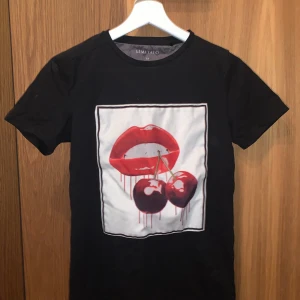 Limitato t-shirt  - En svart limitato t-shirt! 