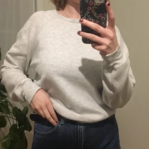 Sportig tröja - Superskön tröja från bik bok i ett sportigt tyg. Köparen står för frakt 🌷