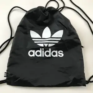 Ryggsäck från Adida, har använts några få gånger men i bra skick. 🥰