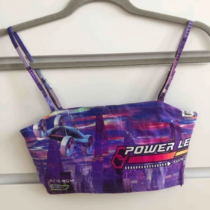  - Sjukt snygg topp som är helt oanvänd! Passar som en S men passar dig med mindre kupor. Du som köpare står för frakt ❤️