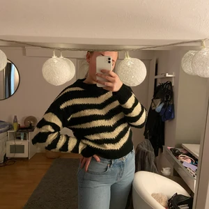 Stickad tröja  - Från mango, storlek S💕💕💕💞💞💞