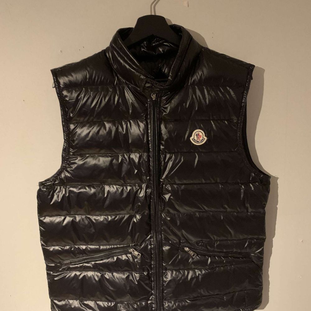 Moncler Gui storlek 2/S-M | Plick Second Hand