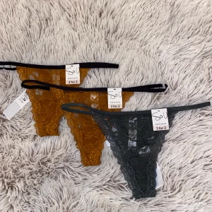 Trosor - Tre stycken trosor från lindex, inte testade men vet att de är för små! Först till kvarn, säljer helst alla tillsammans. Frakt ingår i priset