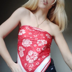 Silky Vintage Floral Scarf - Cute in hair, as a belt or top!❣️