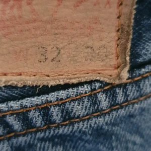 Levi's 501 jeans, vintage  - Storlek w32/L30, men passar 30/30. Lite lagade men inget som syns. 