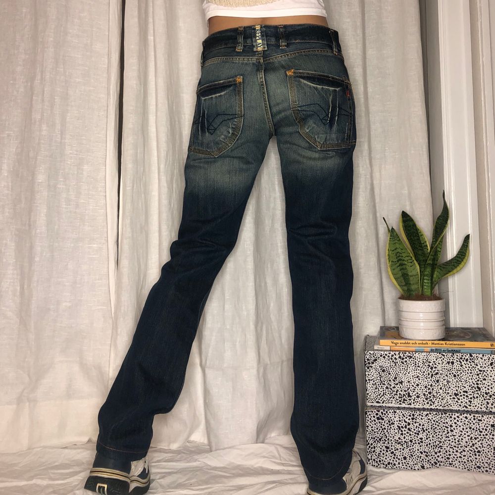 Feta y2k jeans från Replay❗️ w30, midjemått: 87cm innerbenslängd 82cm🥰. Jeans & Byxor.
