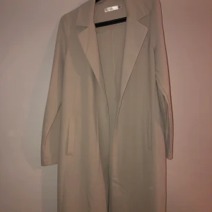 Missguided storlek 40 - Grå/beige