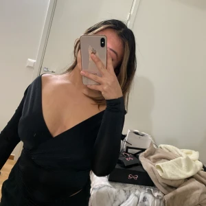 Body  - En fin body i svart i storlek xs