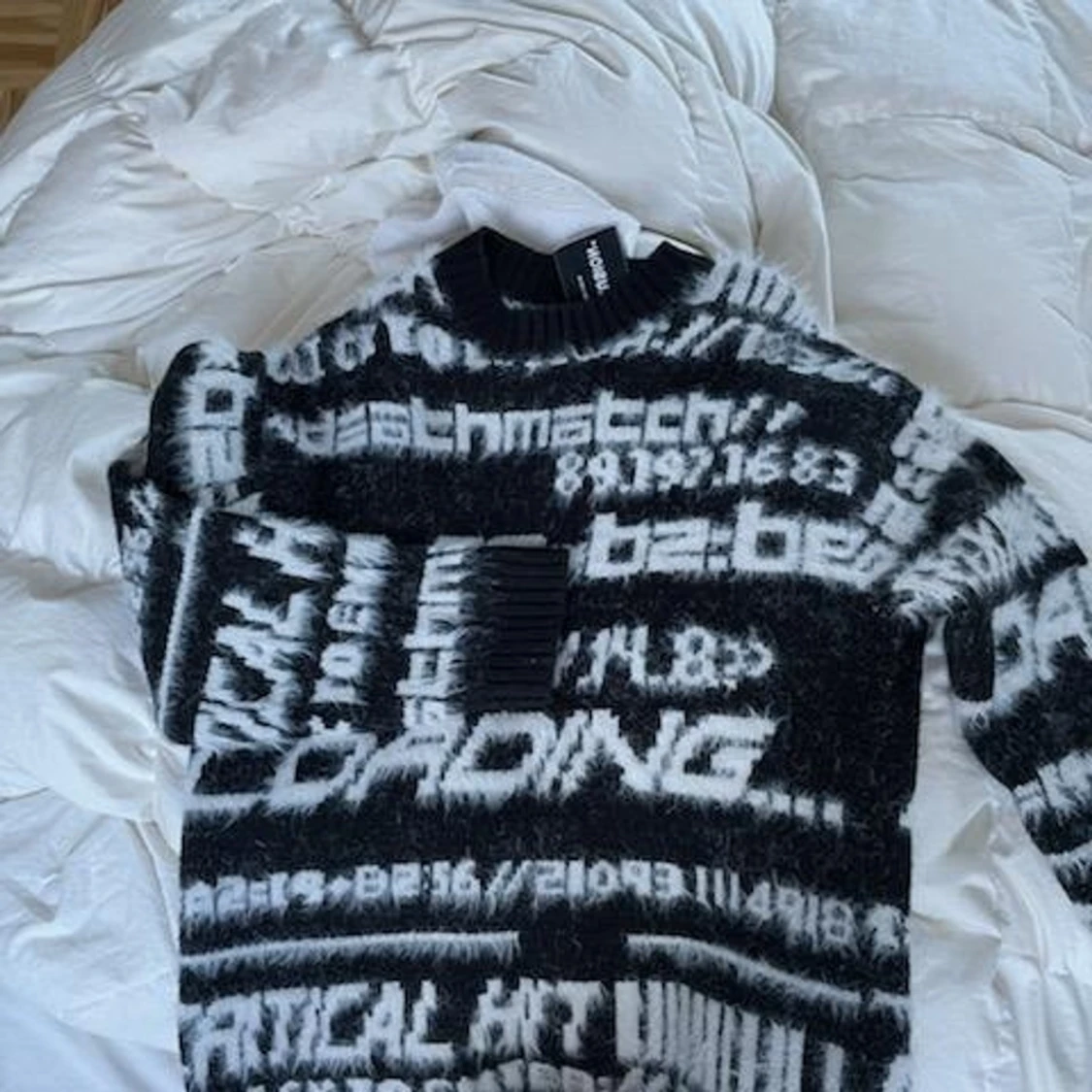 Stickad tröja lurvig  - 90