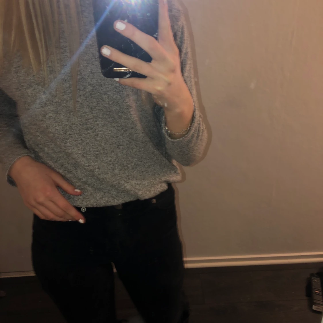 En grå tröja  - 91