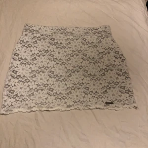 Abercrombie & Fitch Kjol - En Abercrombie & Fitch kjol köpt för två år sen. Sååå fin o bekväm men kom tyvärr inte till användning:( (stretchigt material)